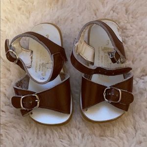 Vintage baby brown leather sandals buckles 5